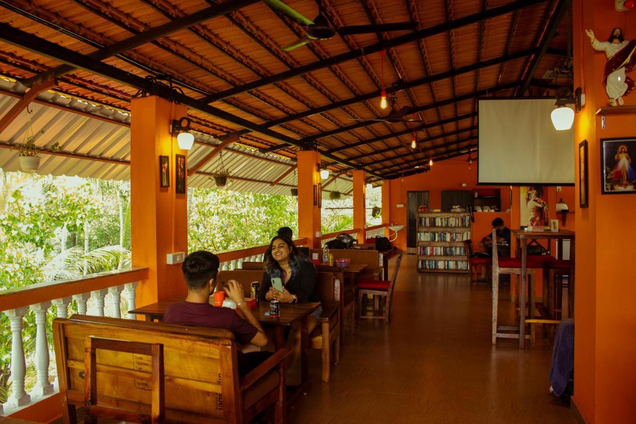Bonds Hostel 坎多林 外观 照片
